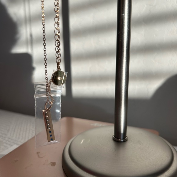 Vince CAMUTO Necklace/Collier Blue Ombré Necklace W/Pouch - Picture 11 of 12